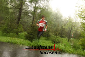 Vláďa Kalous se noří z mlhy při Mistrovství Německa na krátké trati